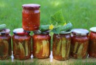 Баночки с огурчиками