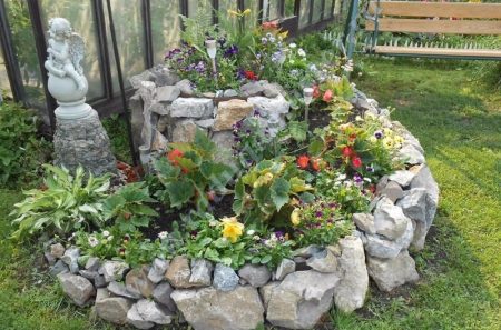 клумба из камня