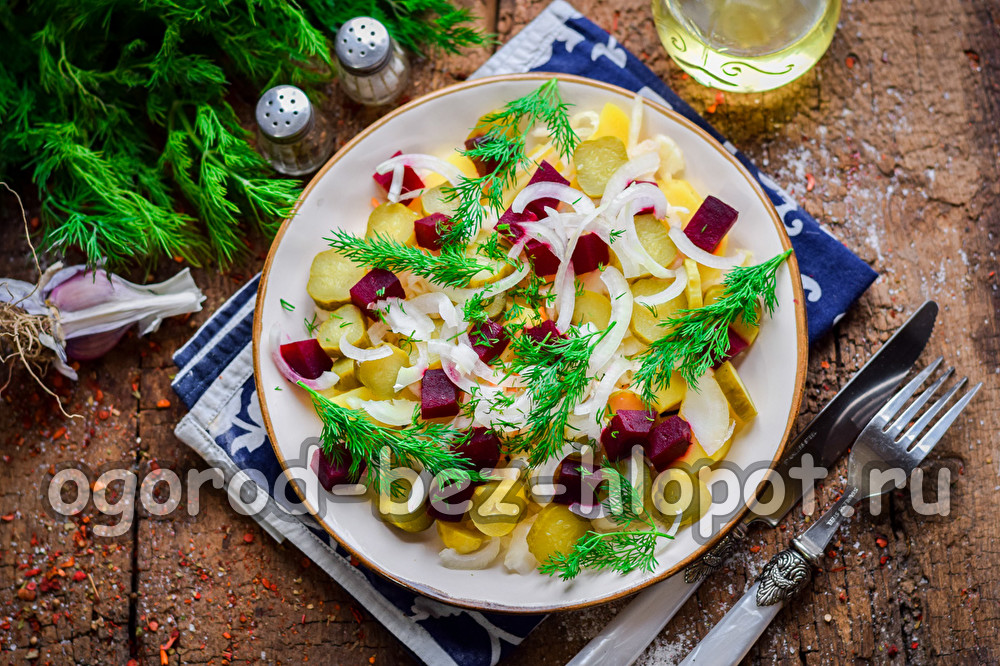 салат Деревенский с картошкой и соленым огурцом
