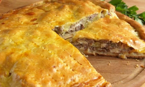 Простой мясной пирог с картошкой